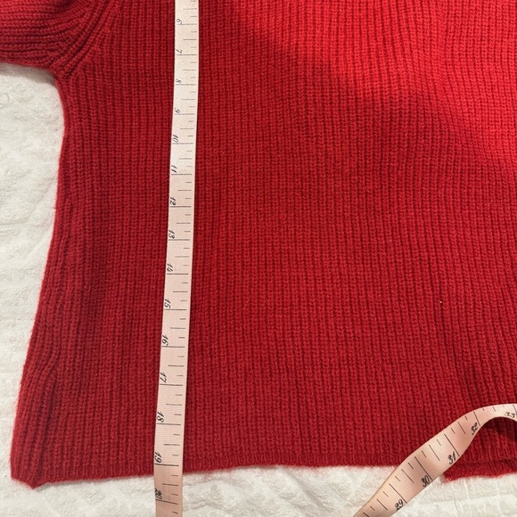 Red Bow-Back or front Sweater - Picture 5 of 7